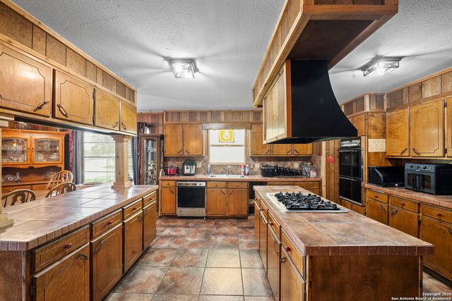 311 Indian Pink, Floresville, TX 78114