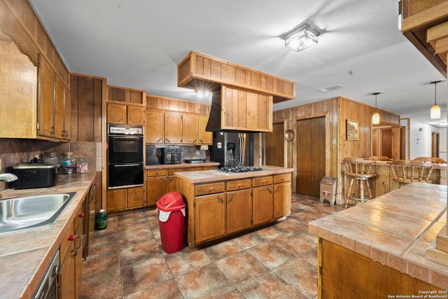 311 Indian Pink, Floresville, TX 78114