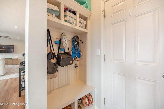 127 Goldeneye Ct, Shepherdsville, KY 40165