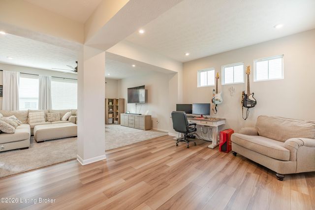 127 Goldeneye Ct, Shepherdsville, KY 40165