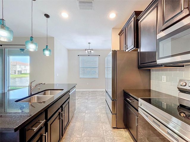 597 52ND TERRACE N, St Petersburg, FL 33703