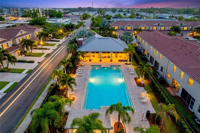 597 52ND TERRACE N, St Petersburg, FL 33703