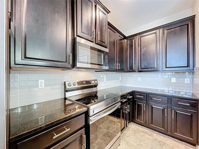 597 52ND TERRACE N, St Petersburg, FL 33703