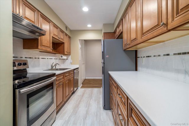 250 N Village Avenue A-16, Rockville Centre, NY 11570