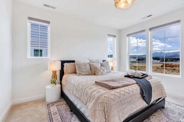 10907 S LAKE RUN RD, South Jordan, UT 84009
