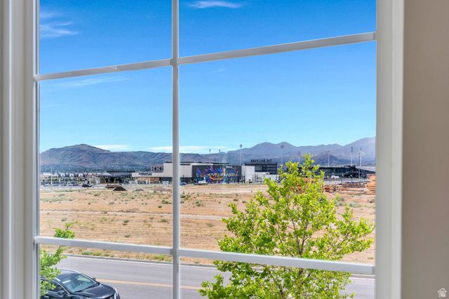 10907 S LAKE RUN RD, South Jordan, UT 84009