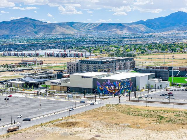 10907 S LAKE RUN RD, South Jordan, UT 84009