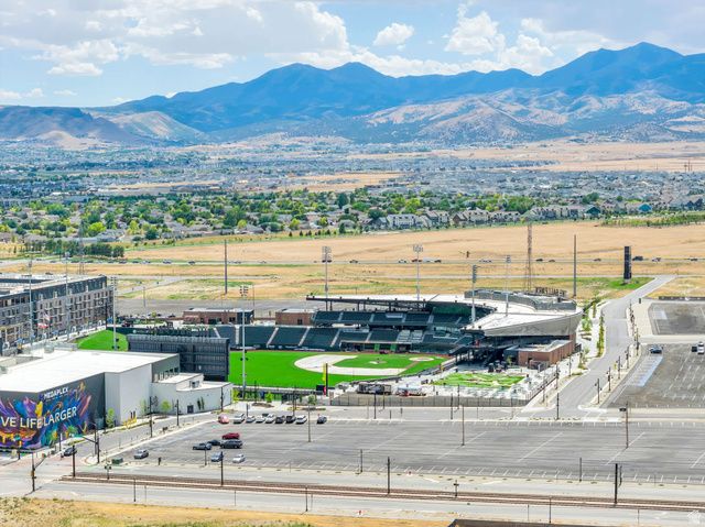 10907 S LAKE RUN RD, South Jordan, UT 84009