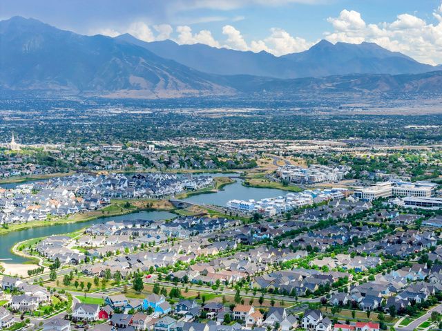10907 S LAKE RUN RD, South Jordan, UT 84009