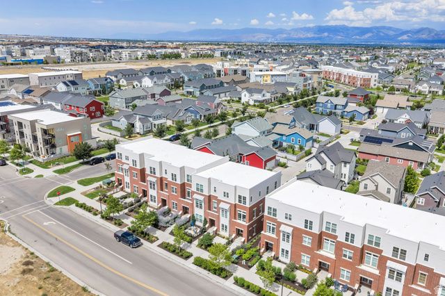 10907 S LAKE RUN RD, South Jordan, UT 84009