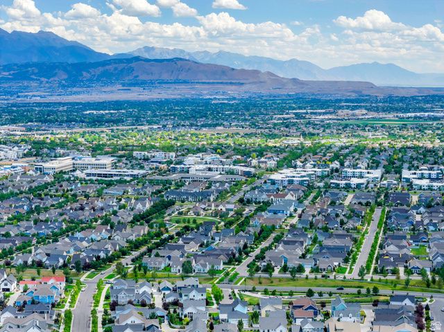 10907 S LAKE RUN RD, South Jordan, UT 84009