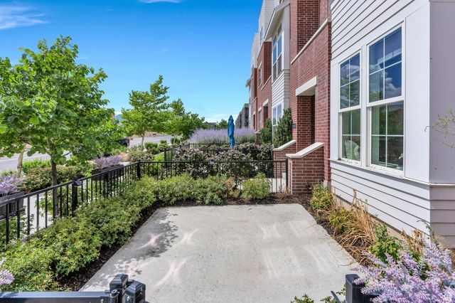 10907 S LAKE RUN RD, South Jordan, UT 84009