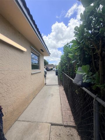 3821 SW 89th Court Front, Miami, FL 33165