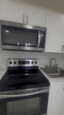 3821 SW 89th Court Front, Miami, FL 33165