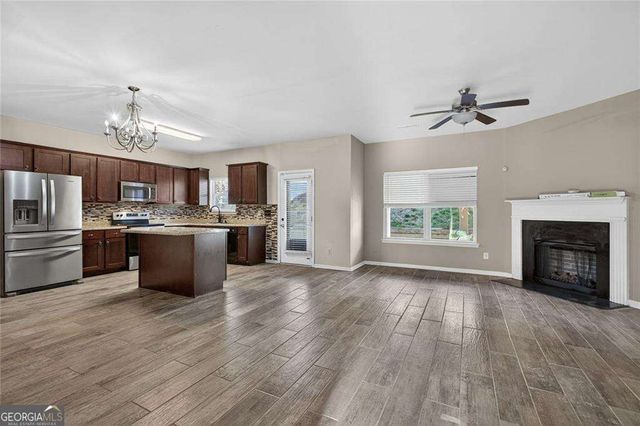 1027 Grenier Terrace, Lawrenceville, GA 30045