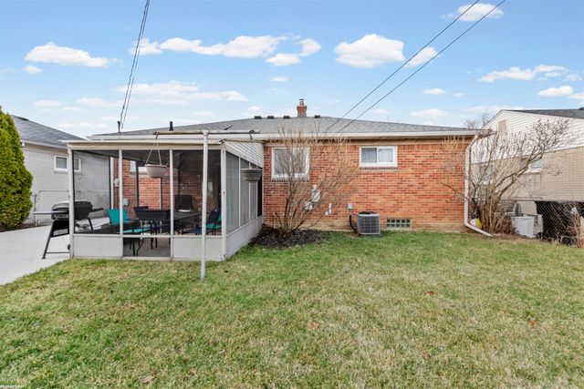 18140 Marquette Street, Roseville, MI 48066