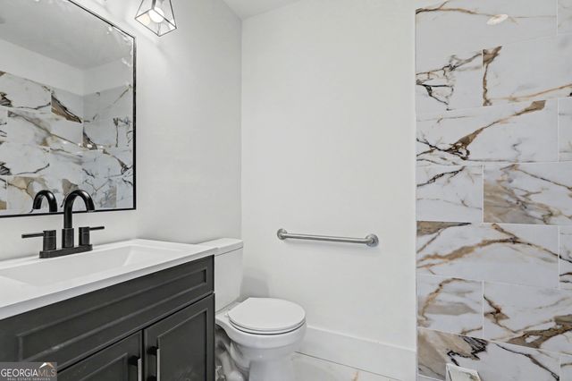 608 S Jeff Davis Drive, Fayetteville, GA 30215