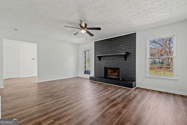 608 S Jeff Davis Drive, Fayetteville, GA 30215