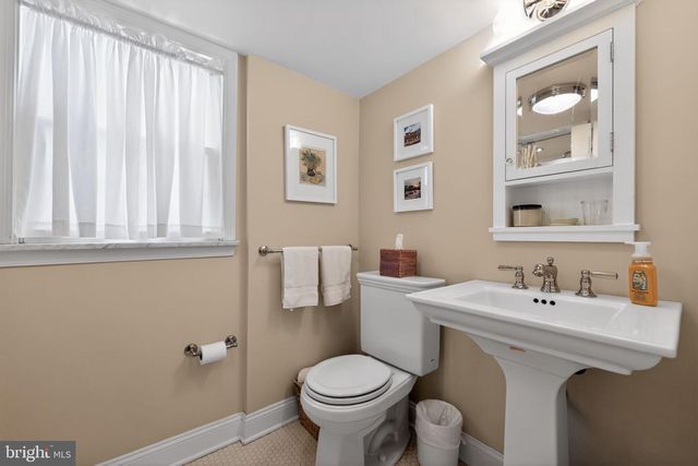 303 BARRY LN, Wallingford, PA 19086