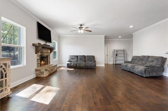 102 River Point Road, Jackson, GA 30233