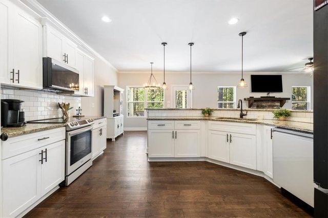 102 River Point Road, Jackson, GA 30233