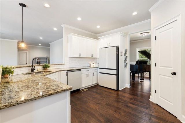 102 River Point Road, Jackson, GA 30233