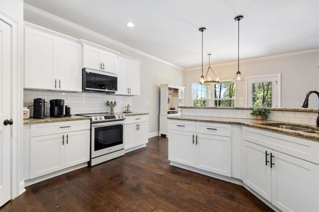 102 River Point Road, Jackson, GA 30233