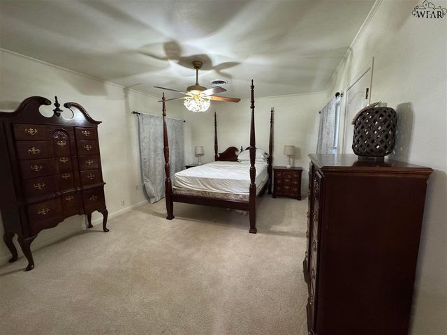 410 W REIMAN STREET, Seymour, TX 76380