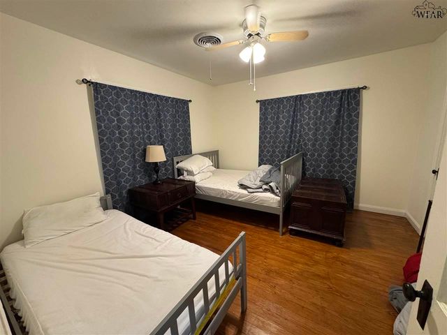 410 W REIMAN STREET, Seymour, TX 76380