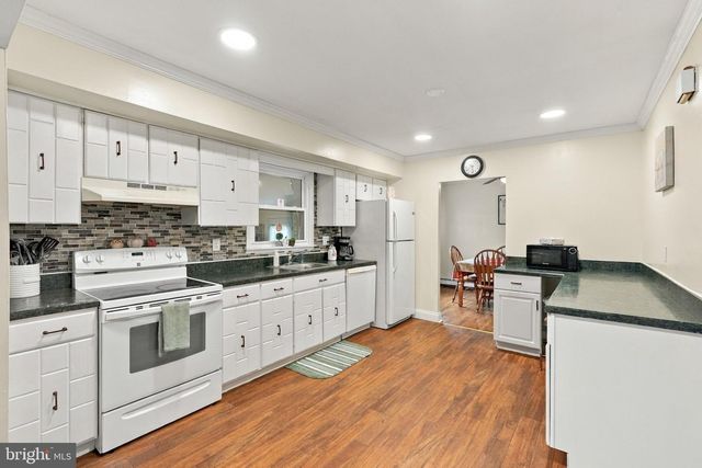 902 VALLEY RD, Blue Bell, PA 19422