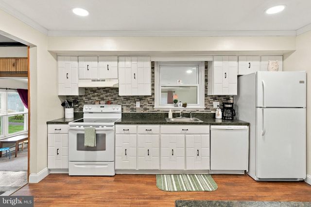 902 VALLEY RD, Blue Bell, PA 19422