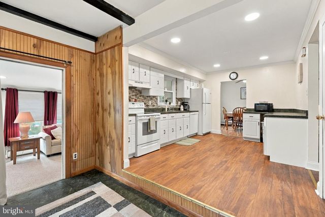 902 VALLEY RD, Blue Bell, PA 19422