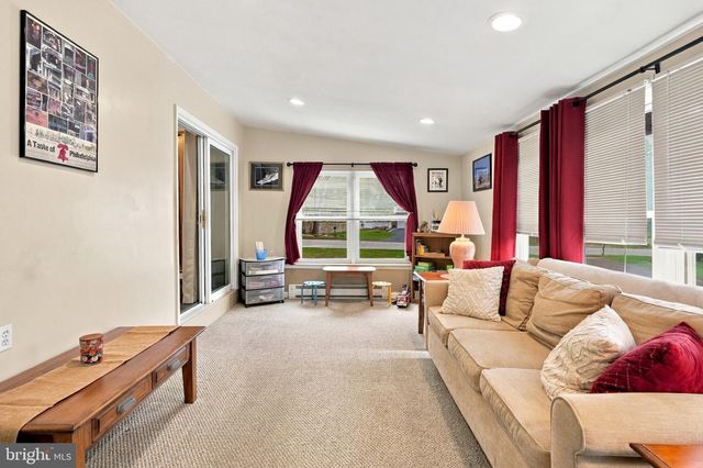 902 VALLEY RD, Blue Bell, PA 19422