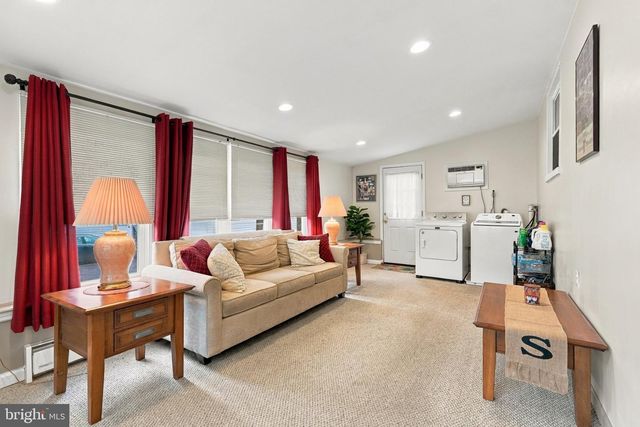 902 VALLEY RD, Blue Bell, PA 19422