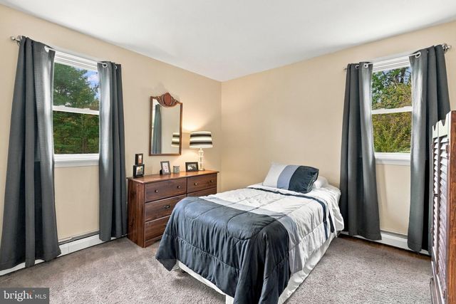 902 VALLEY RD, Blue Bell, PA 19422