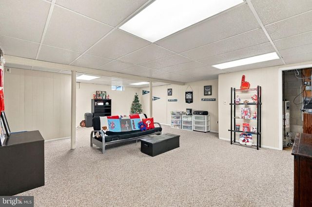 902 VALLEY RD, Blue Bell, PA 19422