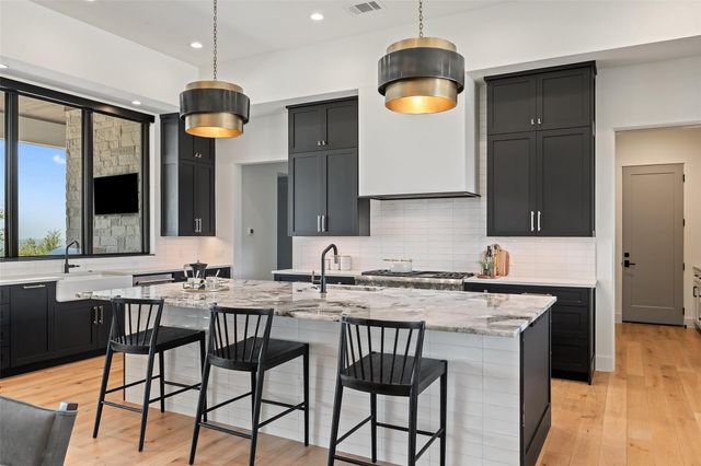 416 Julieanne CV, Dripping Springs, TX 78620