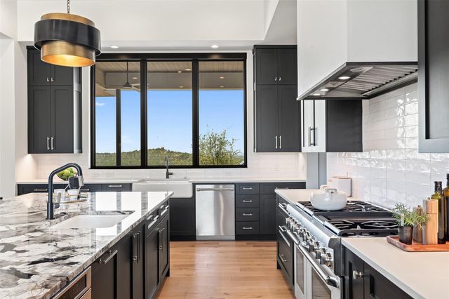 416 Julieanne CV, Dripping Springs, TX 78620