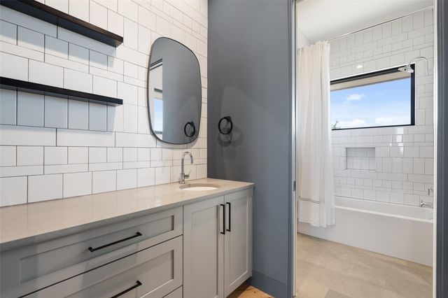 416 Julieanne CV, Dripping Springs, TX 78620