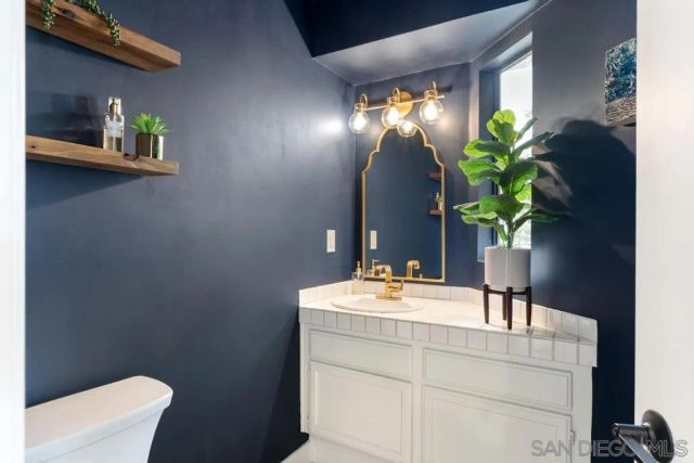 170 Las Banderas Dr, Solana Beach, CA 92075