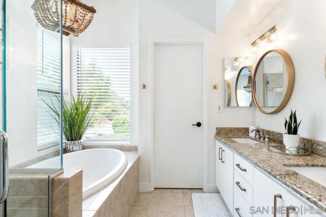 170 Las Banderas Dr, Solana Beach, CA 92075