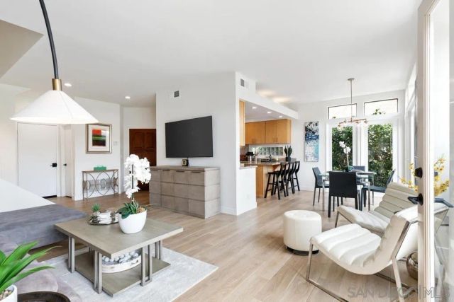 170 Las Banderas Dr, Solana Beach, CA 92075