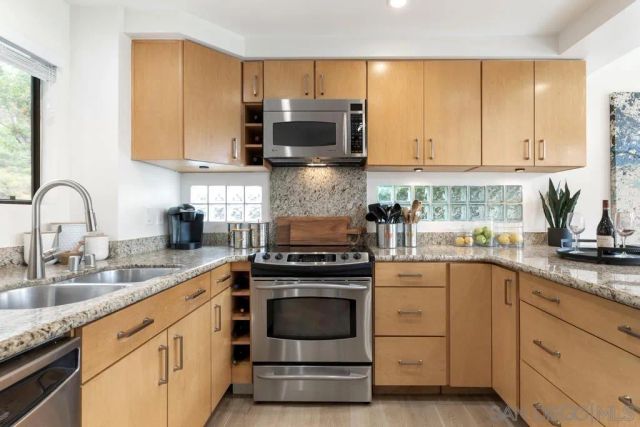 170 Las Banderas Dr, Solana Beach, CA 92075