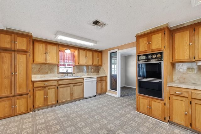 5116 Ike Frank Road, Santa Fe, TX 77517