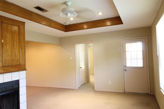 217 Matt Place, Grand Prairie, TX 75051