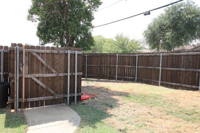 217 Matt Place, Grand Prairie, TX 75051