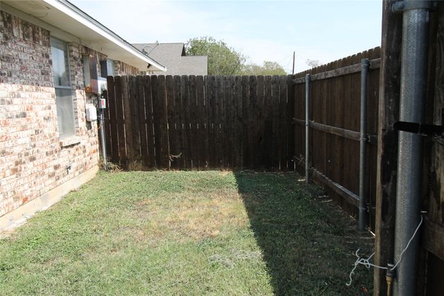 217 Matt Place, Grand Prairie, TX 75051