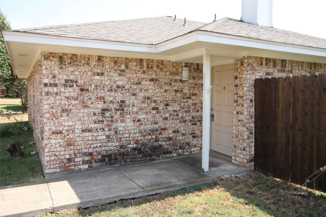 217 Matt Place, Grand Prairie, TX 75051