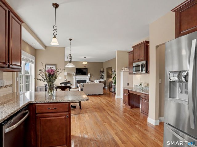 42 Ridgewood Terrace, North Haven, CT 06473