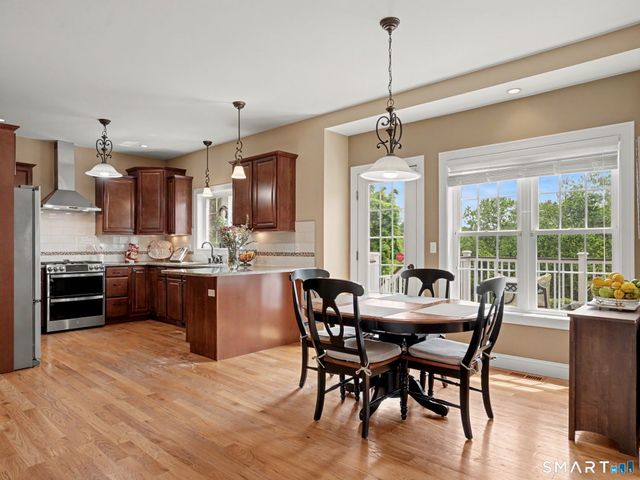 42 Ridgewood Terrace, North Haven, CT 06473